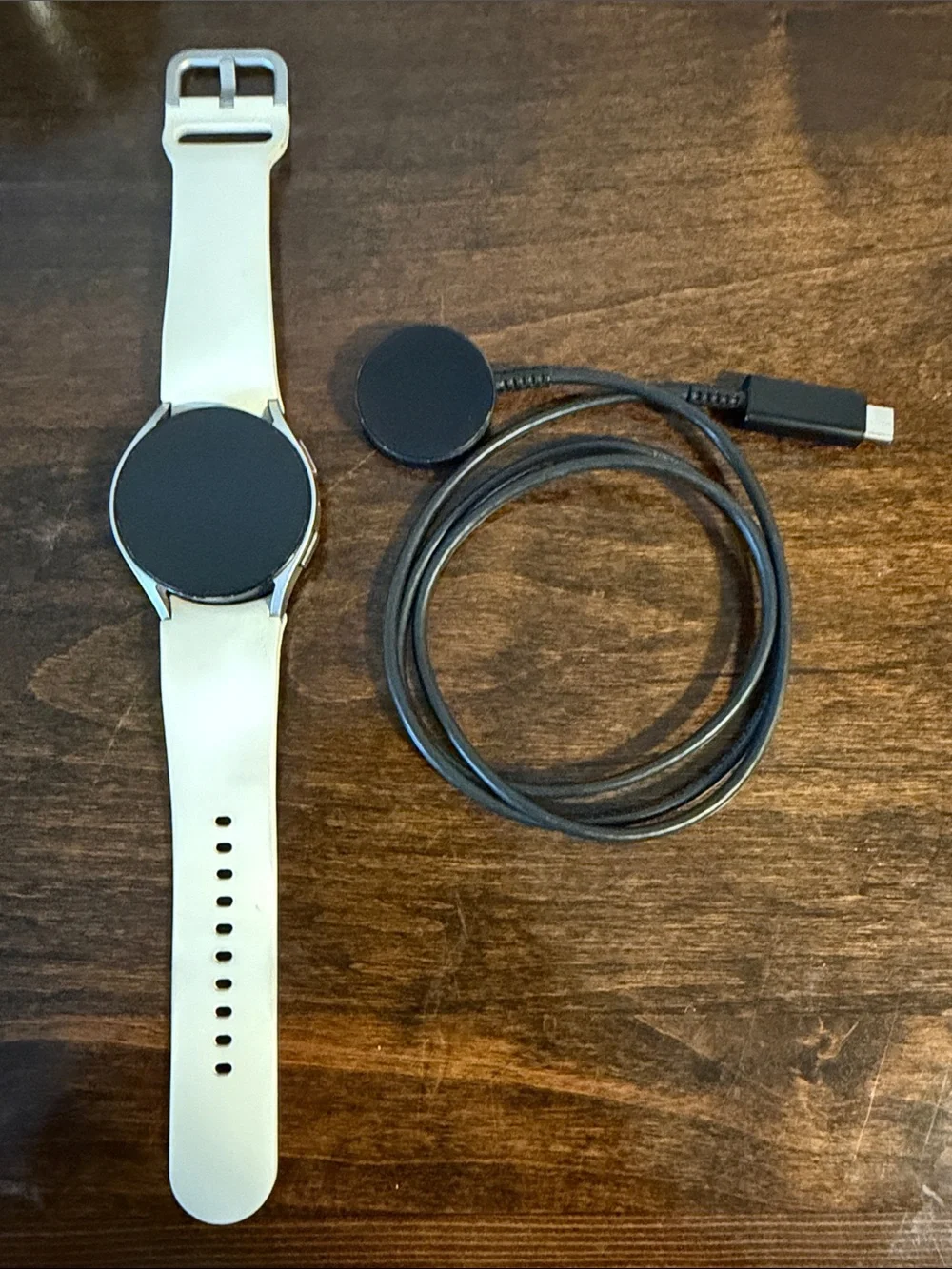 Samsung Galaxy Watch6 in Silver with Cream Band and original charger